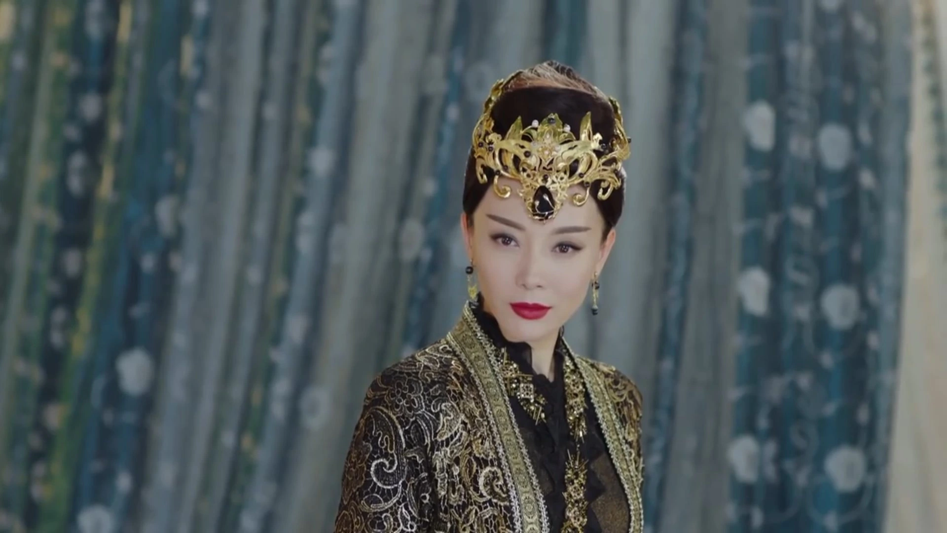 Chen Shu as Empress Tanhai Youxue in "Fighter of the Destiny"