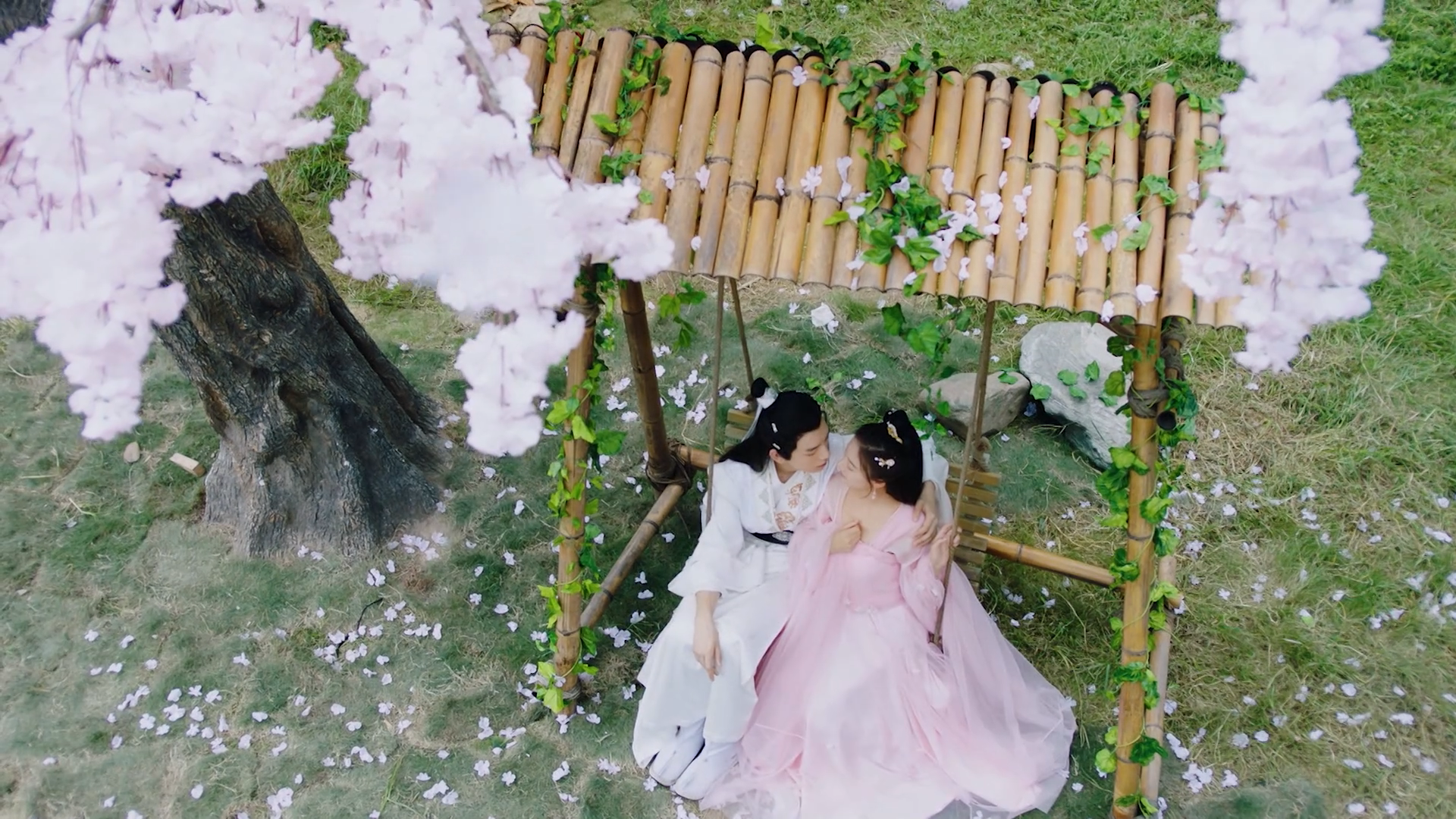 Zhu Zhi Lan and Huang Tian Qi as Shen Tiaotiao and Lin Qinlan in 2021 CDrama "Meet You".