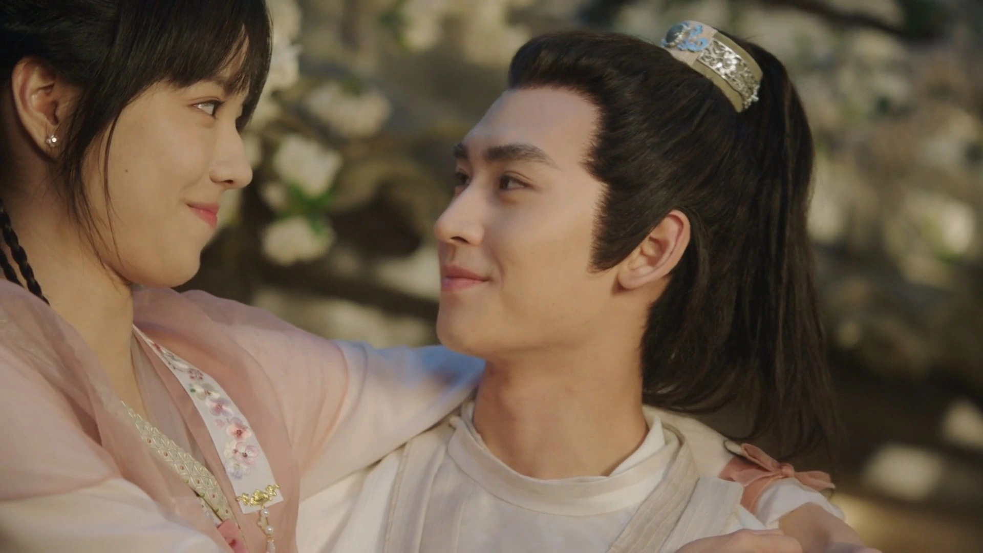 Huang Jun Jie and Sabrina Zhuang in 2023 CDrama "Miss Chun is a Litigator"
